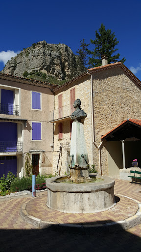 Fontaine avec sa Marianne et l