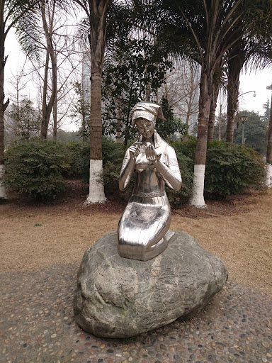 乐山广场雕塑·美人鱼妇