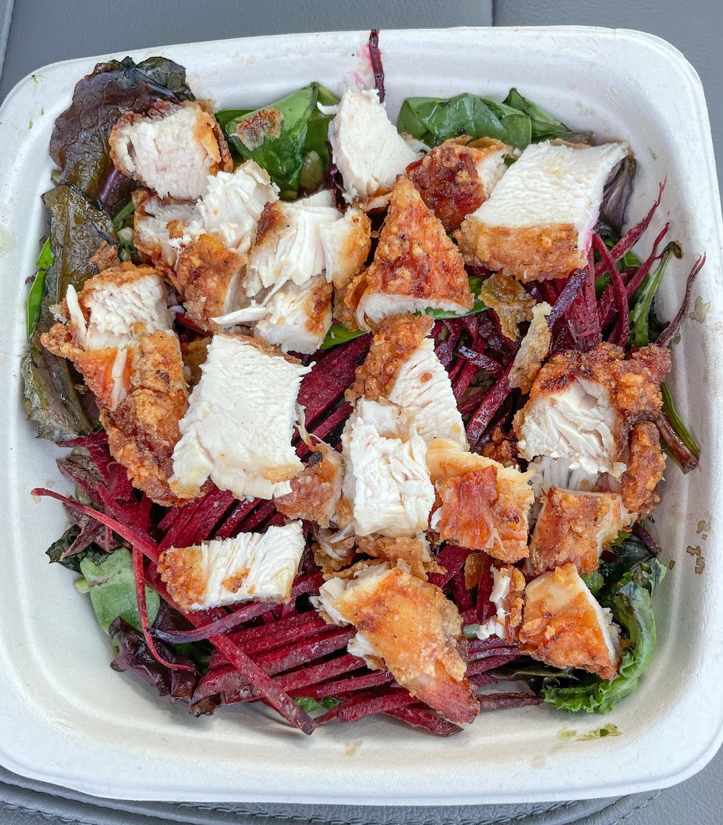 Bella Salad with crispy chicken added