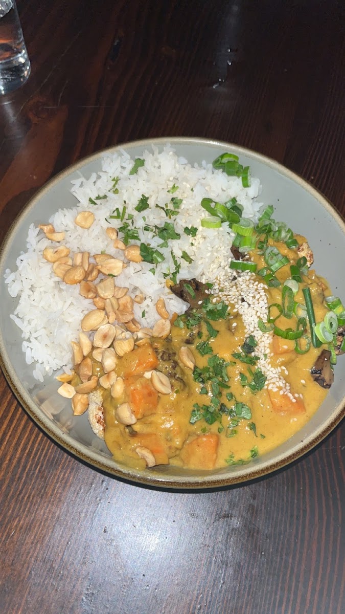 Vegetable peanut curry