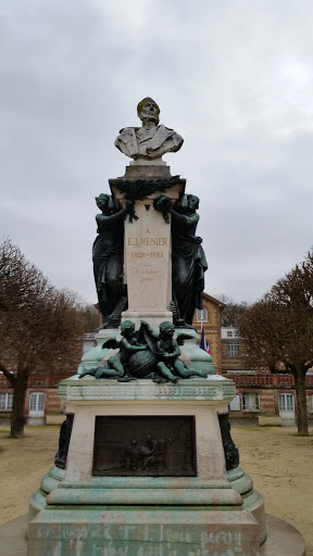 Statue E. J. Menier