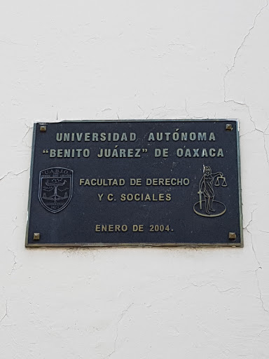 Placa Universidad Autónoma 