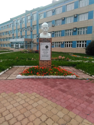 Памятник М. Ардуанову