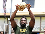 Springbok captain Siya Kolisi showing off the Rugby World Cup trophy. 