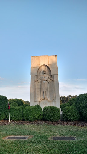 Pine Hill Cemetery - Gant Angel Statue