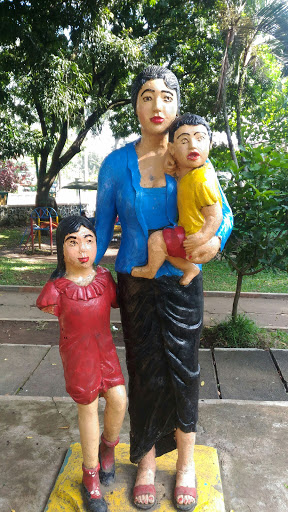 Patung Ibu Dan Anak