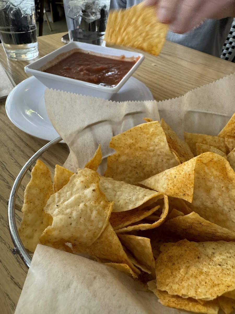 Chips and salsa (nice seasoning on chips)