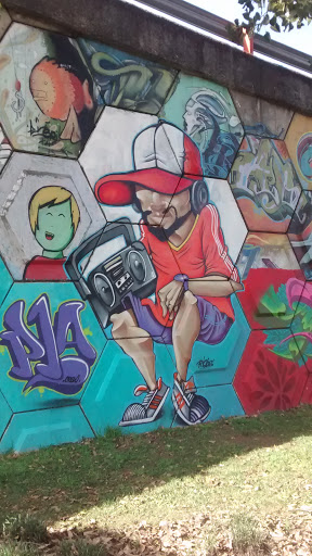 Mural Hombre Con Radio 