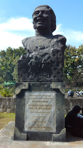 Gendhon Humardanu Statue