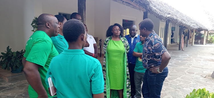 Busia Senator Okiyah Omtatah with environmentalists at Turtle Bay Beach Club on Friday.