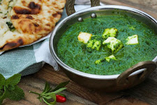 Sindhi Palak Curry With Paneer