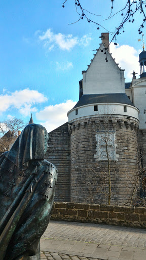 Nantes, château et statue de l