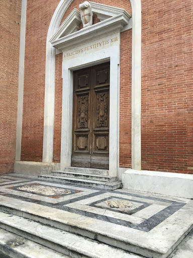 Entrata Laterale Della Chiesa Dei Cavalieri
