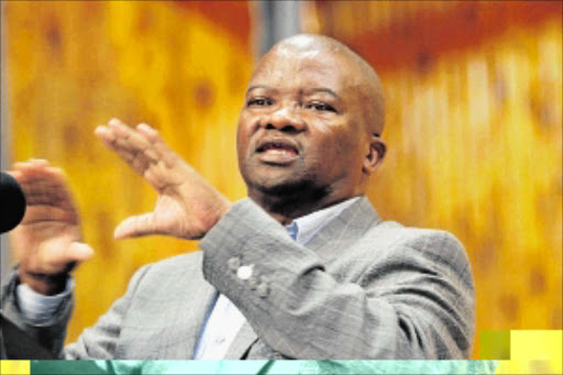 MARCH 03, 2-14: UDM president Bantu Holomisa addressing traditional leaders, religious leaders and business leaders during stakeholders meeting in Mthatha on Wednesday. Picture: LULAMILE FENI