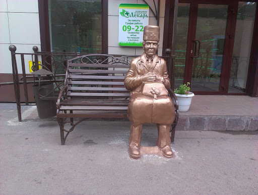 Памятник доктору Ай-Болиту