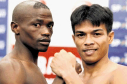 20090622AMU/SPORT/BOXING . Nkosinathi " Mabere " Joyi and Florante " The Little Pacquiao " Condes during the press conference at SABC ,Johannesburg for their IBF World Mini Flyweight Mandatory Eliminatory in East London , Eantern Cape. PIC : ANTONIO MUCHAVE. 22/06/2009. © SOWETAN.