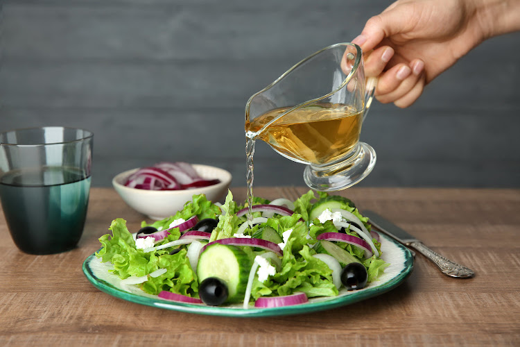 A mixture of lemon juice and apple cider vinegar reduced Salmonella to almost undetectable levels in salads.