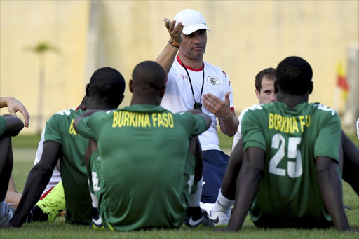 Burkina Faso's Portuguese coach Paulo Duarte speaks to his players during a training session in Libreville on January 29, 2017 during the 2017 Africa Cup of Nations football tournament in Gabon.