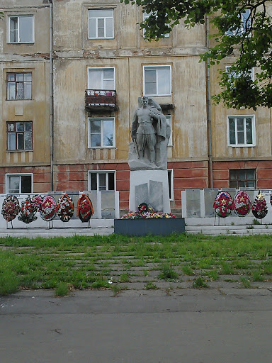 Памятник ВОВ в Вахрушах