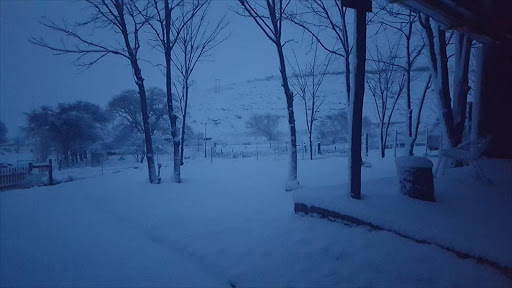 Rhodes, E Cape this morning, and still snowing Picture Credit: Snow Report SA ‏@SnowReportSA