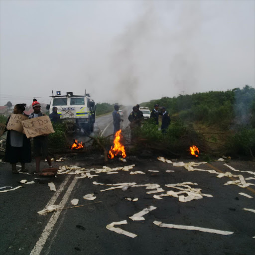 Angry residents from Ilinge informal settlement took to the streets this morning to protest over housing grievances.