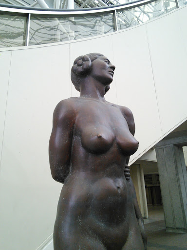 マンダリーナの像