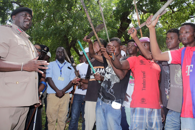 Reformed members of juvenile criminal gangs in Likoni surrenderarms to police on April 25.