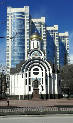 Церковь в Покровском сквере