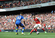 Mesut Ozil of Arsenal takes on Mason Holgate of Everton during the Premier League match between Arsenal and Everton at Emirates Stadium on May 21, 2017 in London, England.  (Photo by David Price/Arsenal FC via Getty Images)