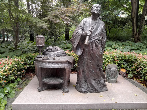 Statue of Xu Guangqi