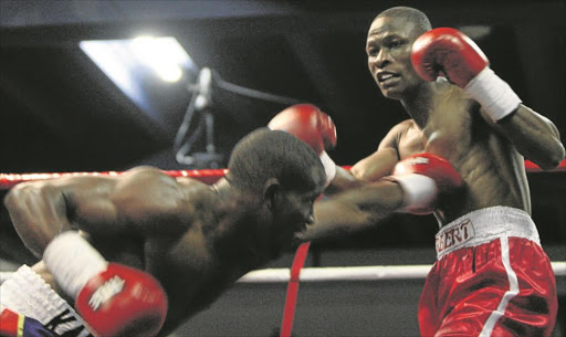 Paul Kamanga, L, during the International Welter Weight fight with Herbert Nkabiti of Botswana at Turffontein Race Cource in Johannesburg. PHOTO: ANTONIO MUCHAVE/SOWETAN