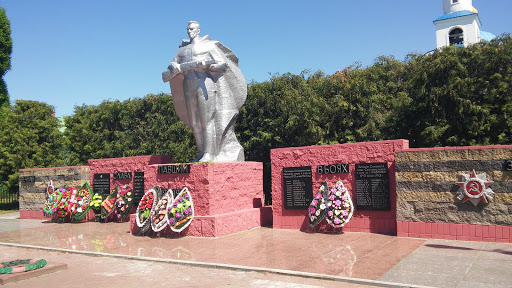 Памятник Павшим В Боях За Родину