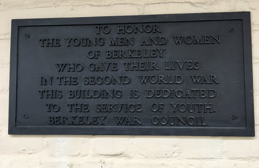 TO HONOR  THE YOUNG MEN AND WOMEN  WHO GAVE THEIR LIVES  IN THE SECOND WORD WAR  THIS BUILDING IS DEDICATED  TO THE SERVICE OF YOUTH BERKELEY WAR COUNCIL Submitted by @jqmcd