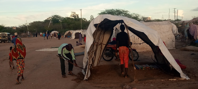 IDPs from Mororo busy constructing make shift structures at Hyuga girls primary school.