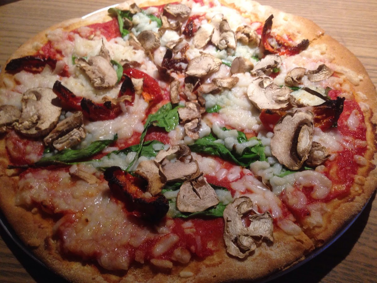 Gf personal pizza. Daiya cheese sundries tomatoes mushrooms and onions!🍴🍴