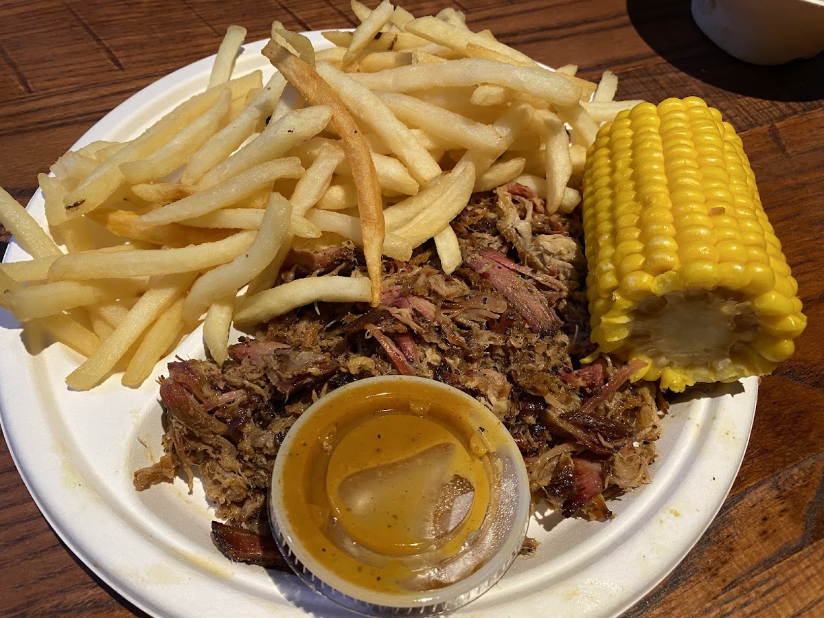 Pulled pork with fries and corn on the cob
