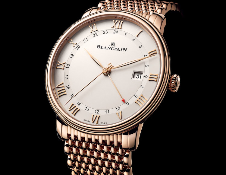 Blancpain enriches its extensive collection of women's models with the addition of a calendar timepiece in its Villeret line.