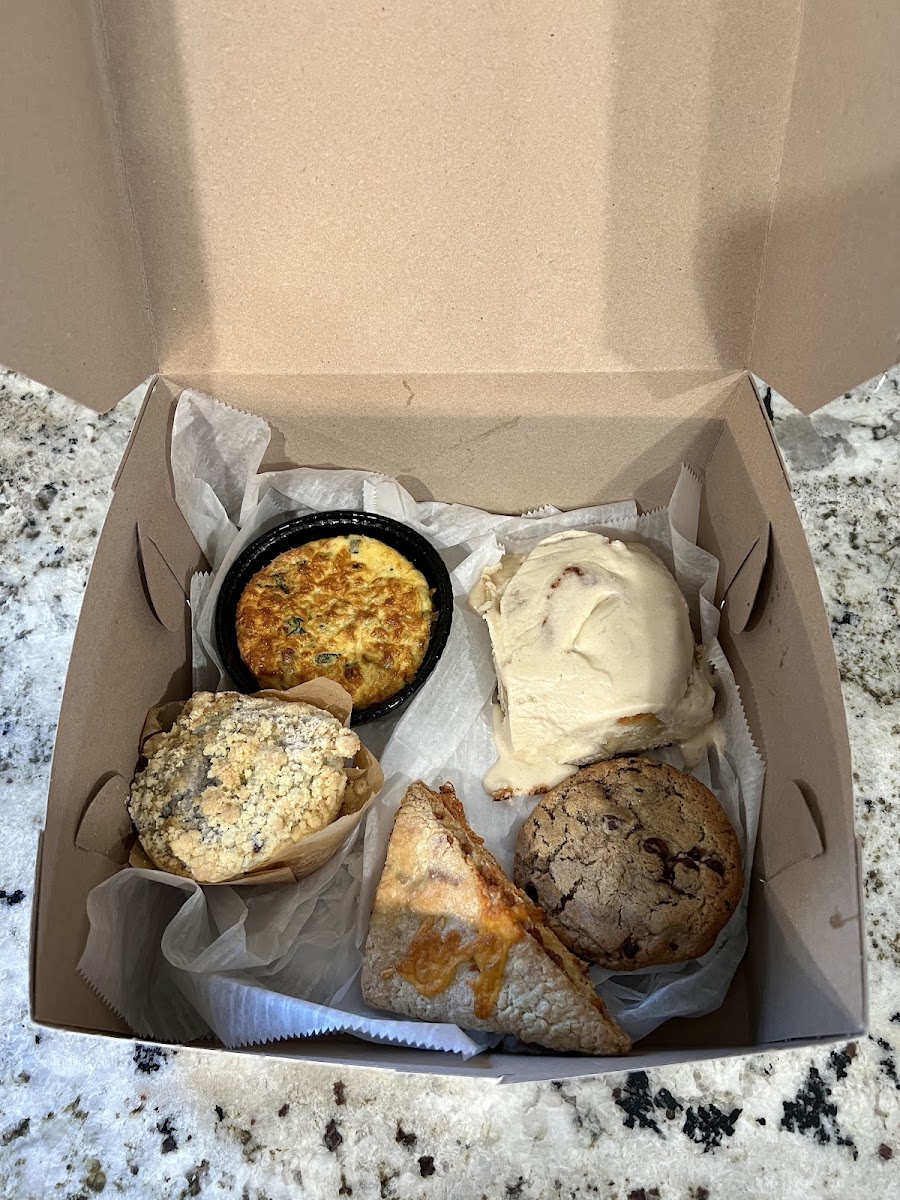 Sample Box - Crustless Quiche, Blueberry Muffin, Bacon & Cheddar Scone, Chocolate Chip Cookie & Cinnamon Roll