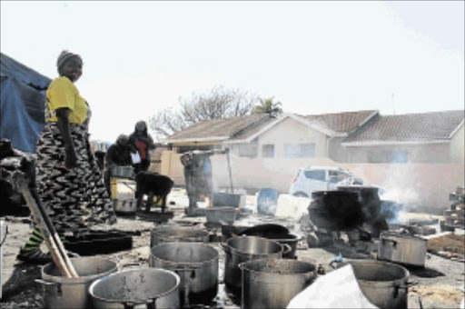 HELPING HANDS: These women, who sell takeaways opposite the house where the children were left alone, came to the rescue of the siblings pHOTO: Bafana Mahlangu