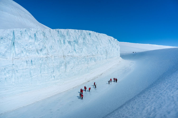 Antarctic ice wall