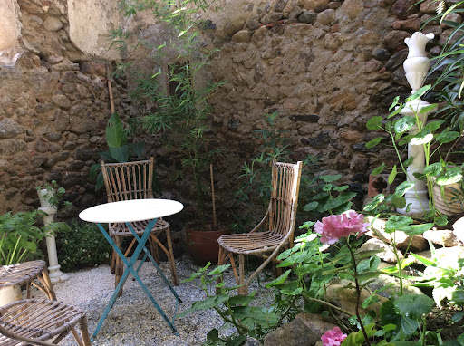 Sitzplatz im Hof-Gärtchen