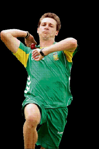 South Africa's Dale Steyn bowling during training ahead of the test against Australia at the Wanderers in Johannesburg. PICTURE: SYDNEY SESHIBEDI 25/02/2009
