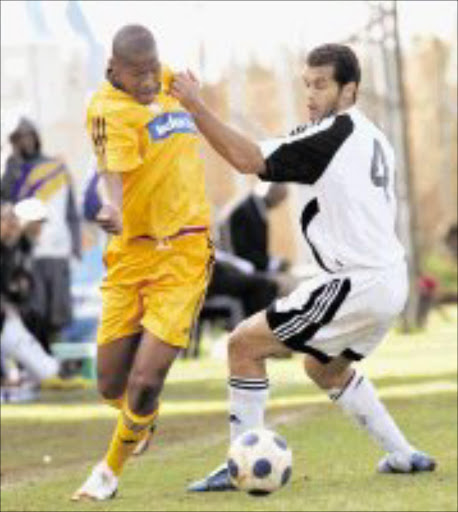 HANDS ON: Carara kicks' Mhleli Tembekie tries to get past Vasco da Gama's Keenan Lesch during their Vodacom playoffs match at Ikageng Stadium yesterday. Pic. Abbey Sebetha. 25/05/2008. © eimage