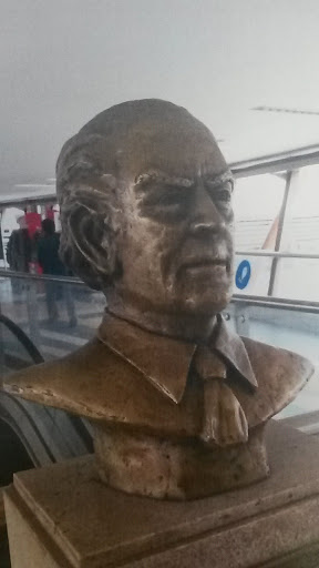 Busto de Leonel Brizola no Metrô Cidade Nova