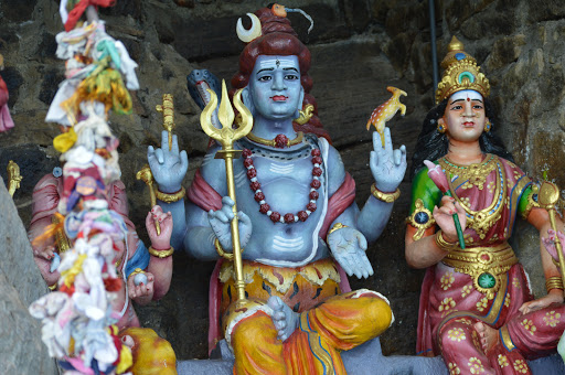 Lord Siva and Parvathi Statue