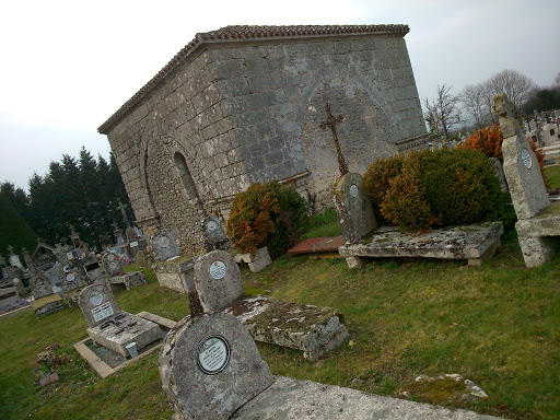 Chapelle des morts de Montrol-Sénard