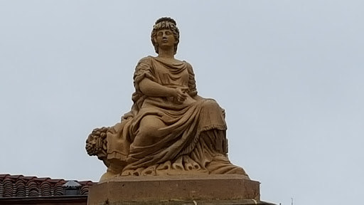 Statue Droite