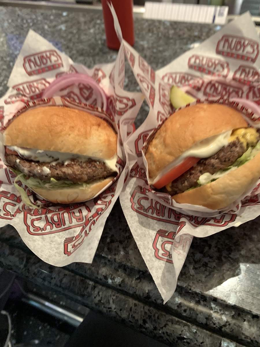 Gluten free buns on these delicious burgers!