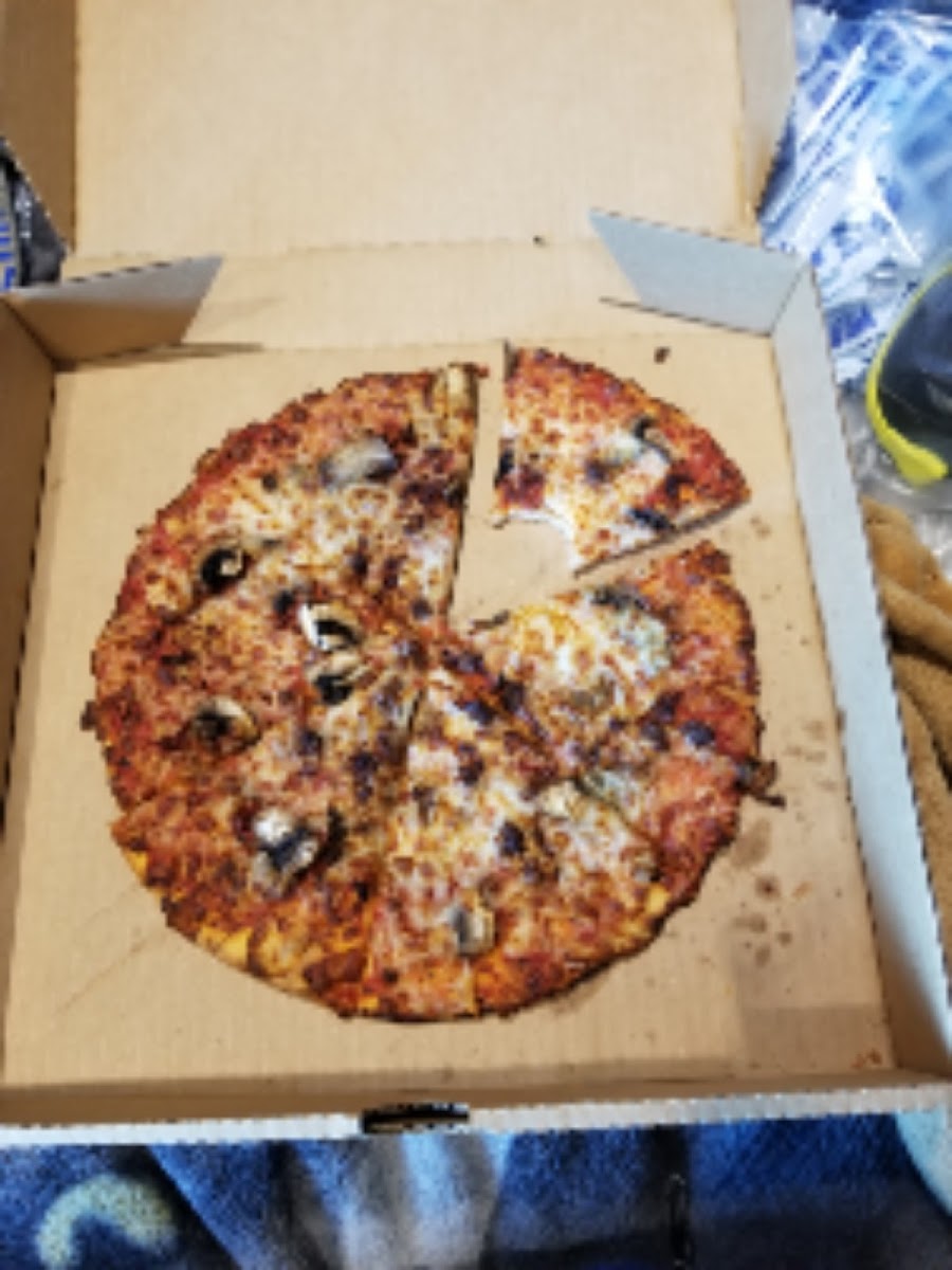 10 inch. Mushroom and beef. Its ok. Nothing special. Other than they at least try to make gluten free. Not hand made crust.