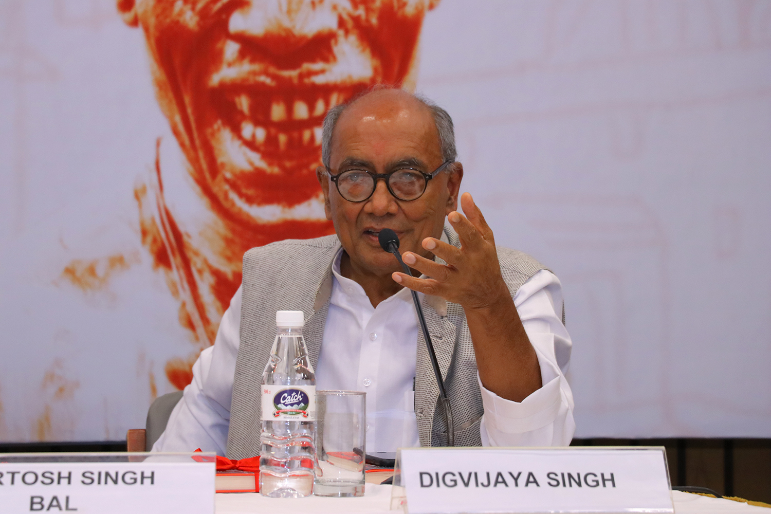 On Article 370, Congress should be marching from Lal Qila to Lal Chowk: Digvijaya Singh